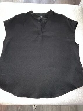 SHEIN Black Split-Neck Sleeveless Top